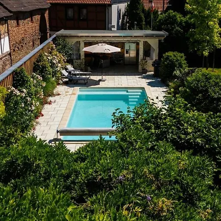 Traumhaftes Anwesen Mit Gutshaus Und Nebenhaus Gutenswegen