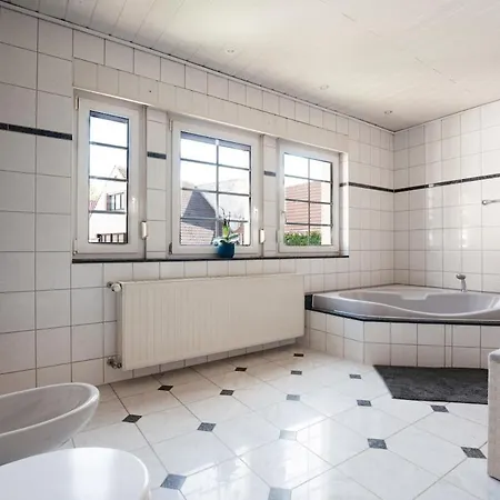 Traumhaftes Anwesen Mit Gutshaus Und Nebenhaus * Gutenswegen