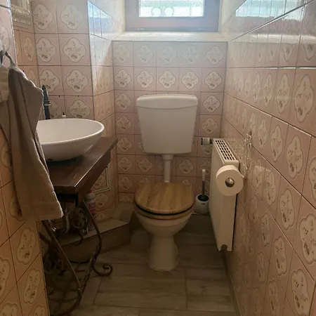 Traumhaftes Anwesen Mit Gutshaus Und Nebenhaus